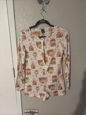 Gingerbread Print Long Sleeve Henley Pajama Top - Cream & Brown